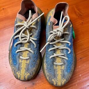 Yeezy Boost Blue Oat Non-Reflective Sneakers - Sz 5.5